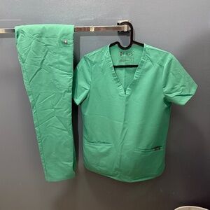 FIGS scrub set, size xs